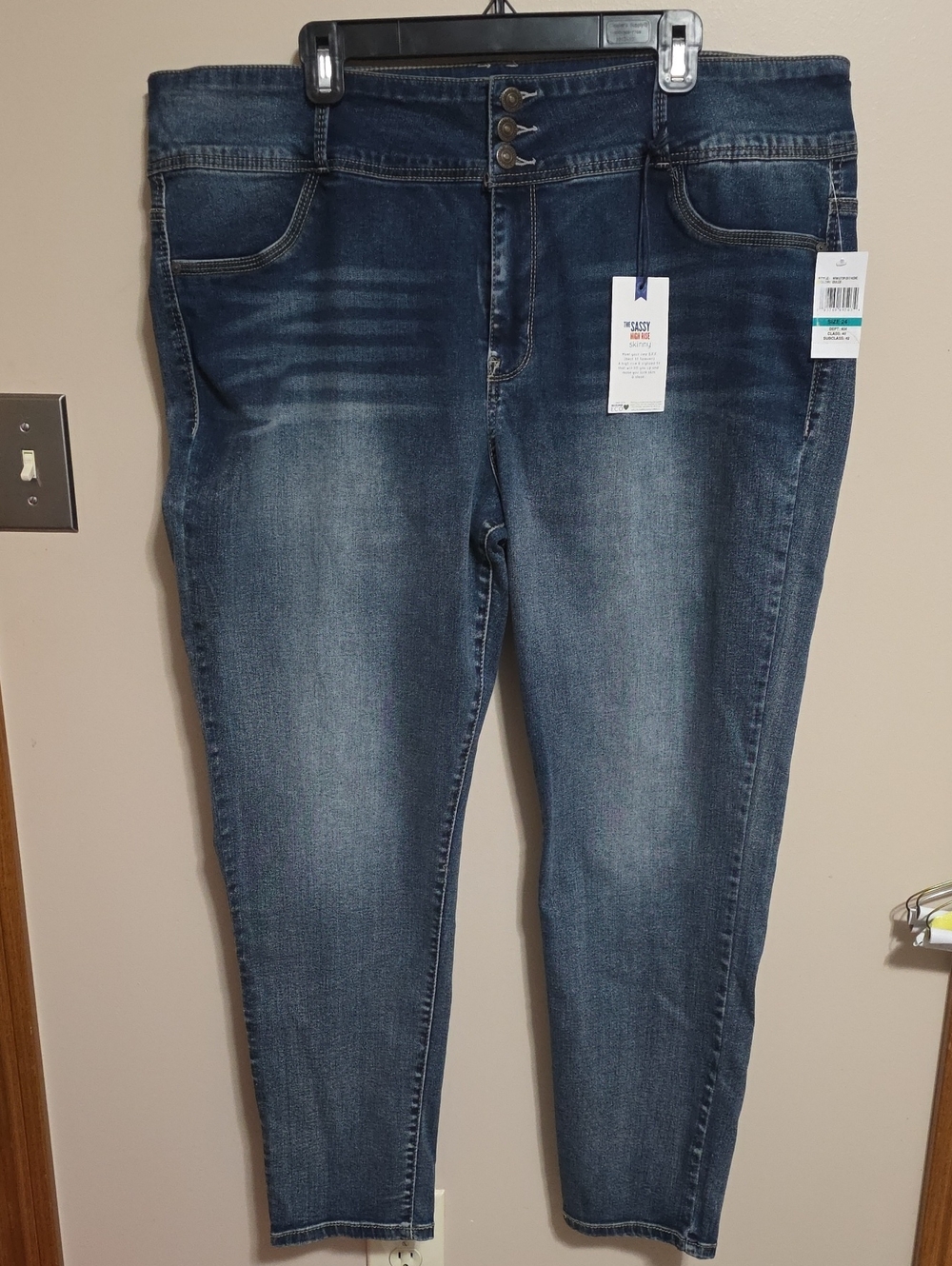 Wallflower High-Rise Jeans in Dark Blue Wash